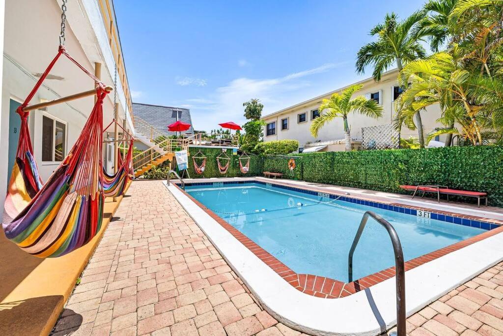 Hollywood Beach, Steps To The Beach, Pool Exterior photo